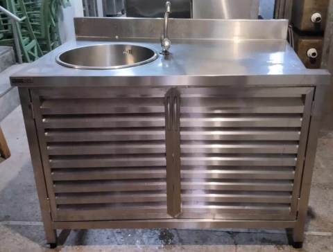 Λάντζα Κλειστή Ανοξείδωτη Με Φάλτσο 122x76/64x87Cm & 1 Γούρνα Φ42xΥ18Cm Μεταχειρισμένη